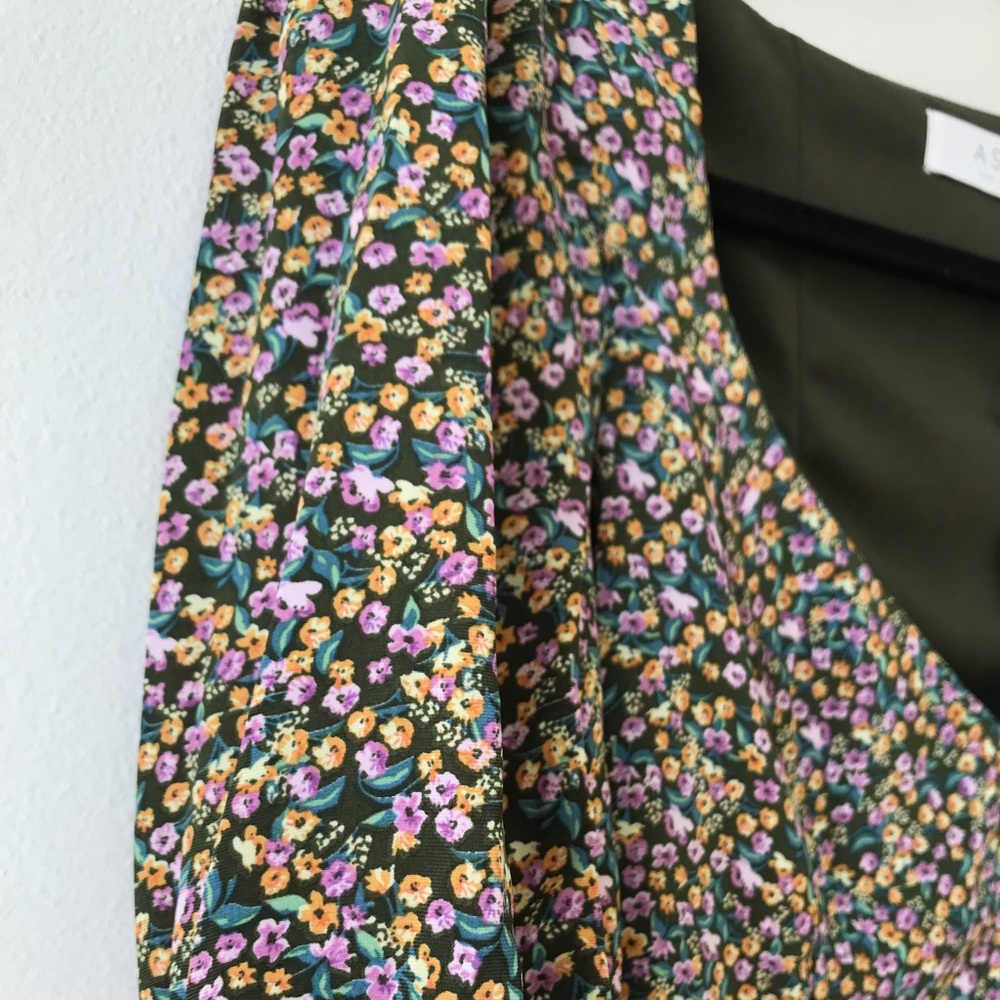 ASTR the Label V-Neck Bubble Sleeve Blouse Crop Top, Olive Lilac Ditsy, Size S - Picture 8 of 11